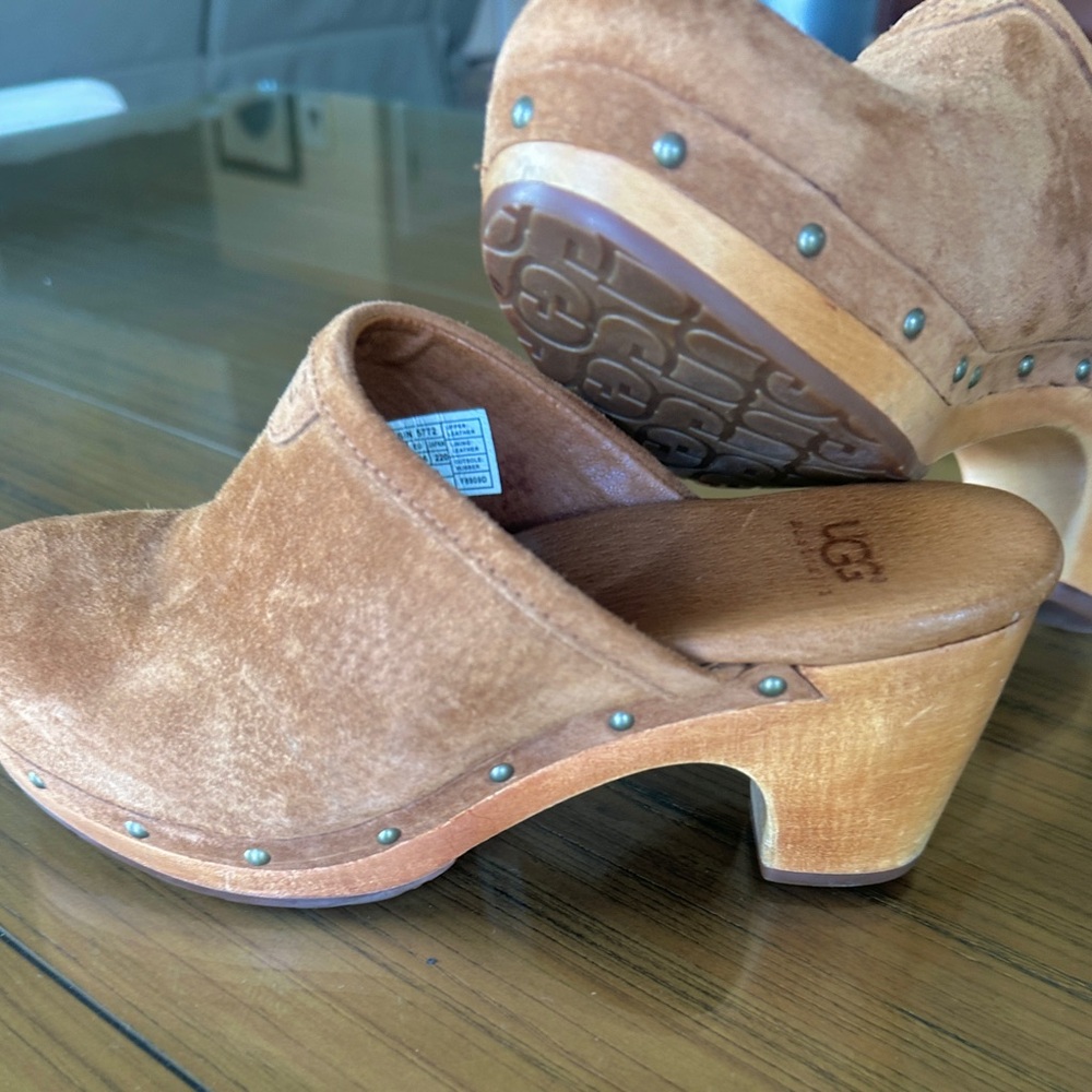 UGG Abbie Woodhills Sheep Skin Suede Wood Heels Rubber Soles Clog Mules Platform - Picture 13 of 14